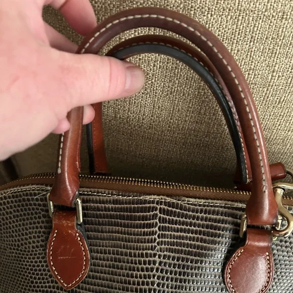 Dooney & Bourke Womens Grey Leather
Lizard Embossed Top Zip Satchel handbag. - Picture 3 of 12